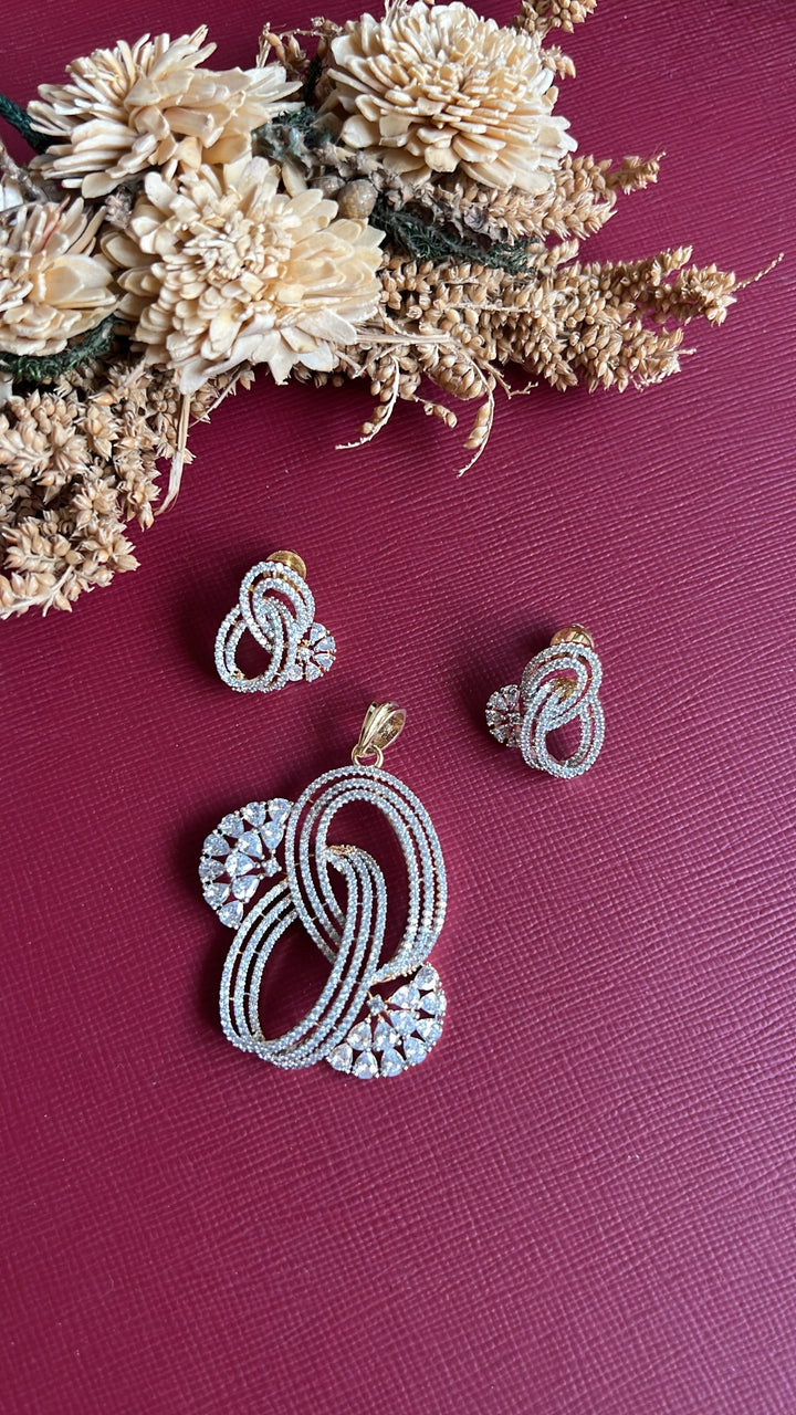 Mahika Diamond Pendant Set
