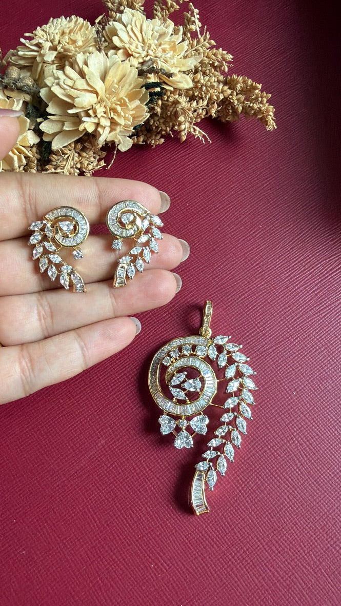 Hethvi Diamond Pendant Set