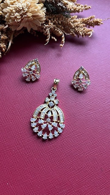 Viha Diamond Pendant Set