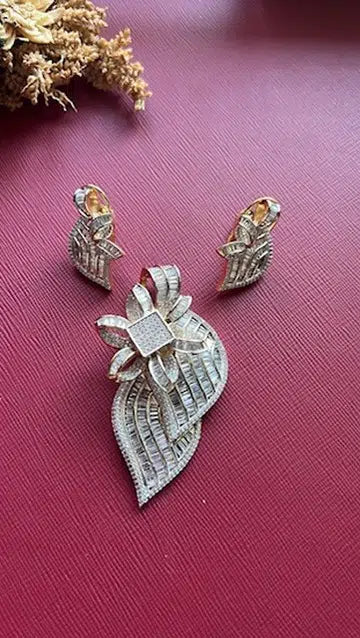 Aaruni Diamond Pendant Set