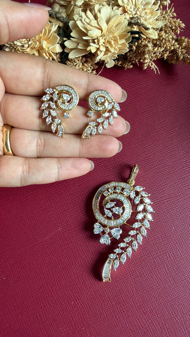 Hethvi Diamond Pendant Set