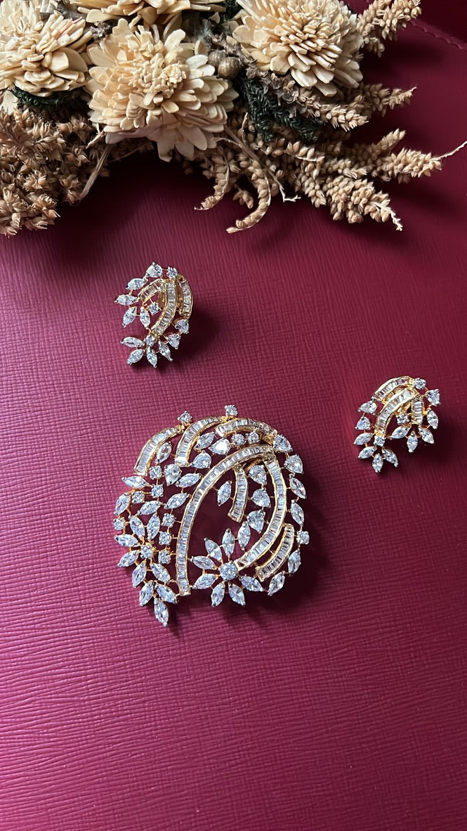 Gold-tone pendant set from Hema Collections