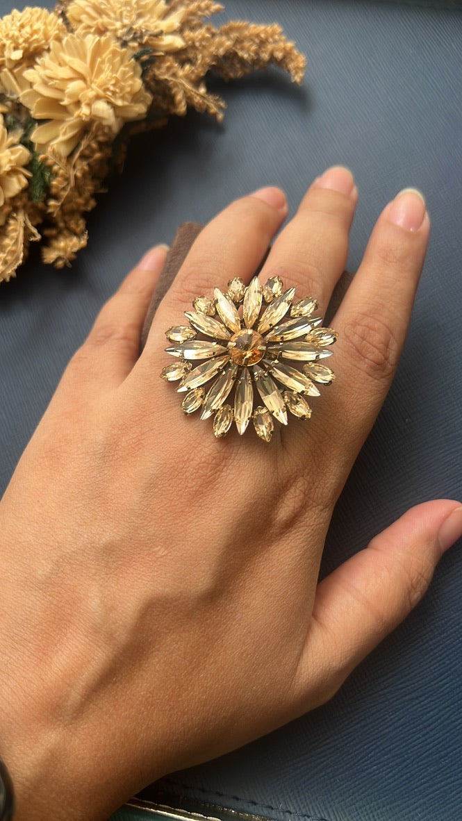 Liza Cocktail Ring - Golden