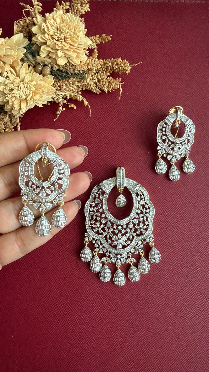 White American Diamond pendant set in Ganga Jamuna dual polish