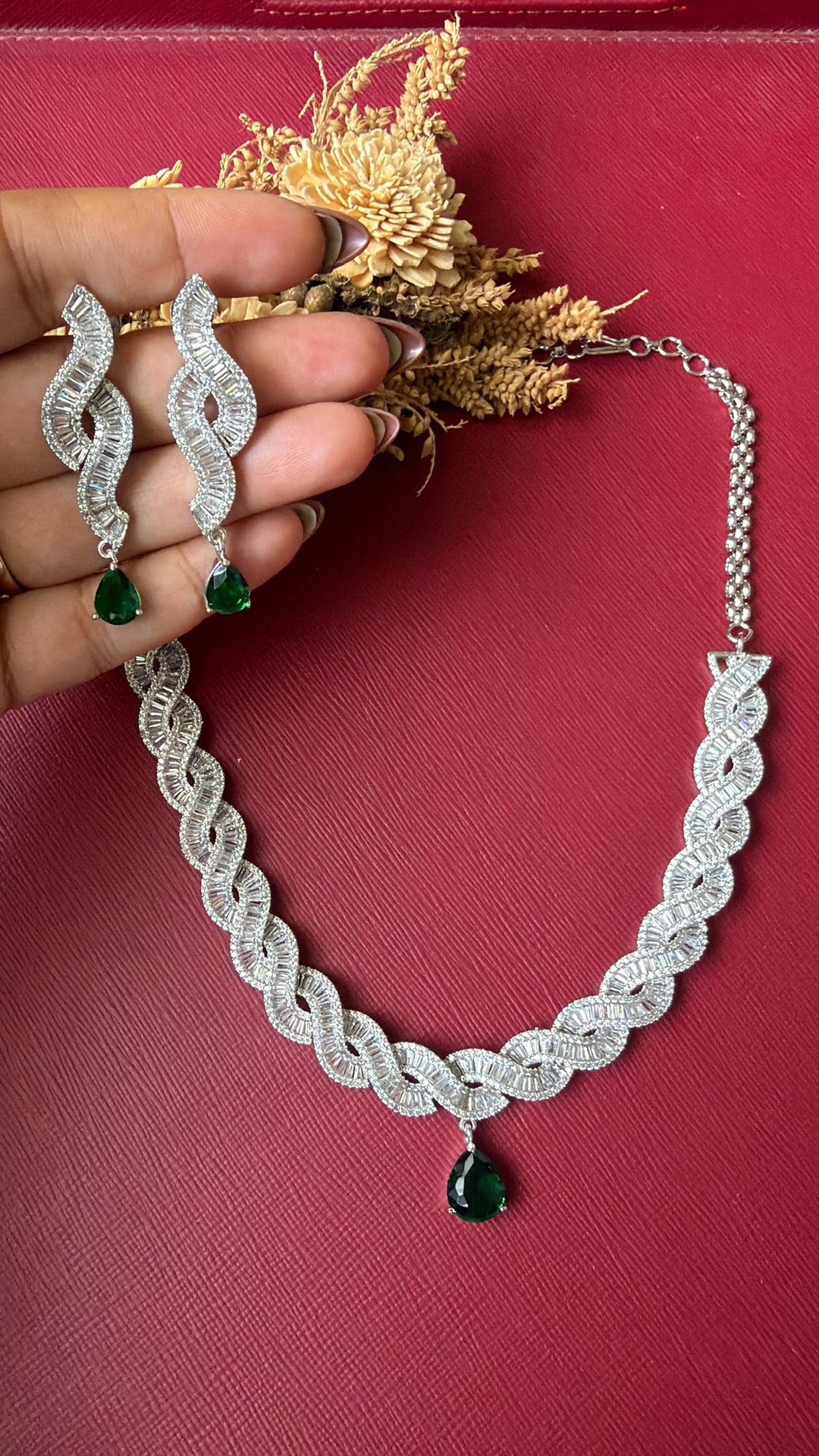 set of jewellery
imitation jewellery
bridal jewellery set