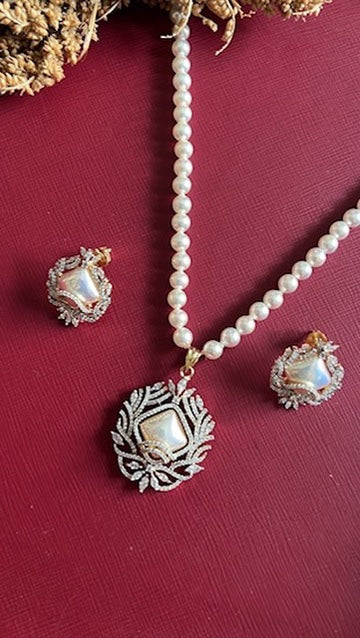 Eshwari Pearl Pendant Set