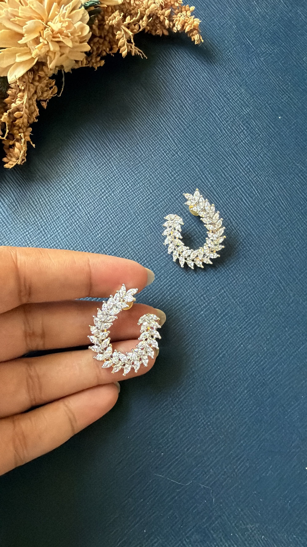 ear studs for women
ladies stud earrings
stud earrings
