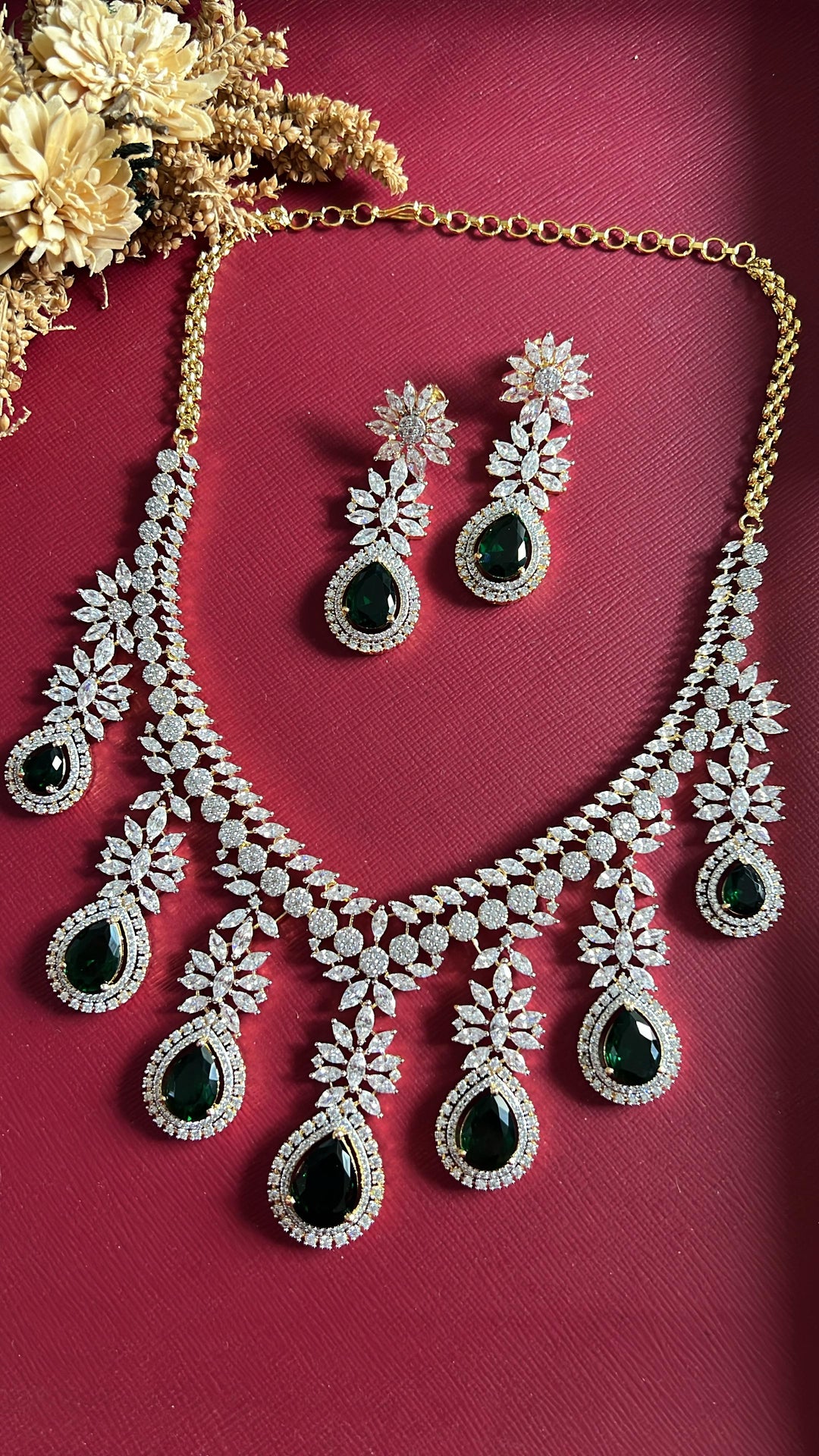 Saanvi Diamond Necklace Set - Green