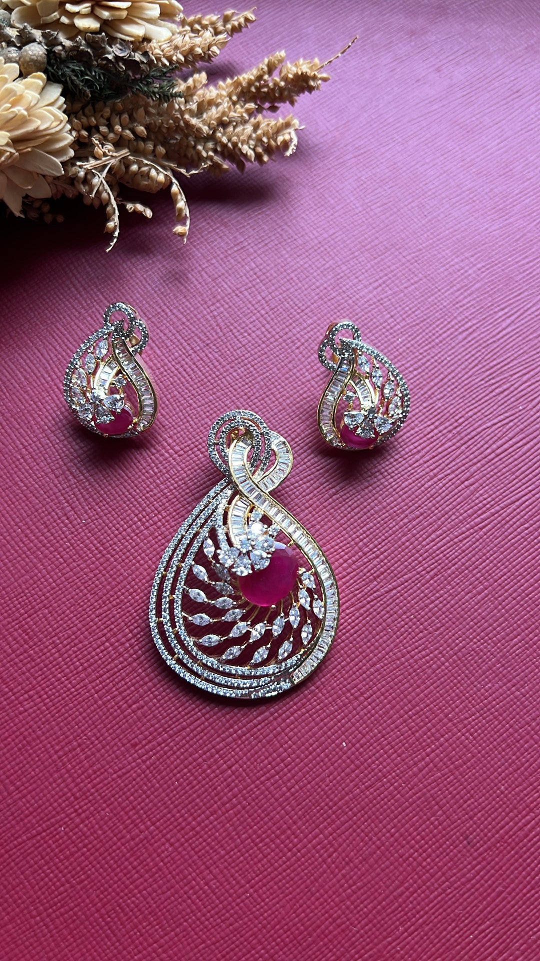 Vihana Diamond Pendant Set - Red