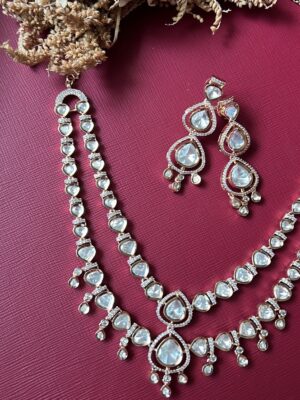 Smriti Kundan Necklace Set