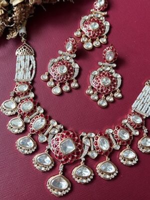 Aahana Kundan Necklace Set