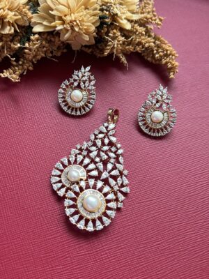 Kaashi Diamond Pendant Set