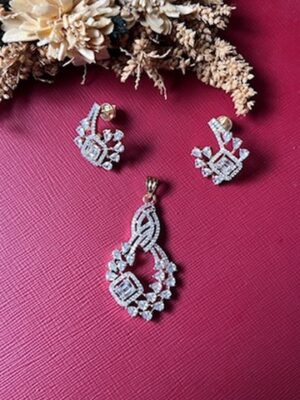 Chitra Diamond Pendant Set